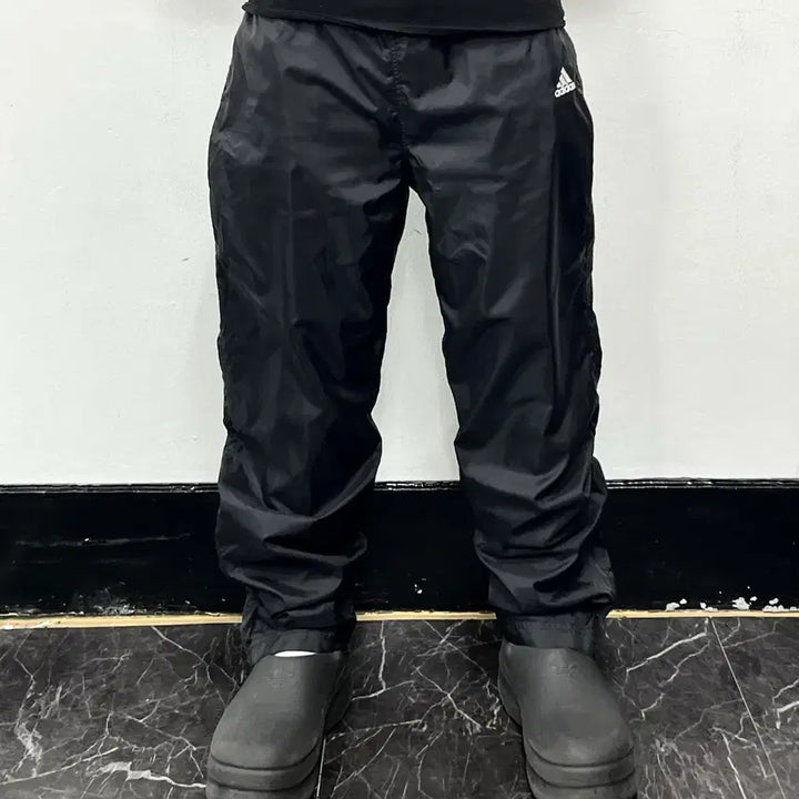 [BUNJANG] Adidas 00s Shiny Black Track Pants / 아디다스 00s 유광 블랙 삼선 트랙팬츠