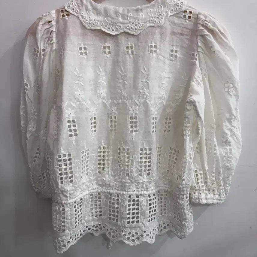 [SOLD OUT] maje 마쥬 오픈워크 자수 블라우스