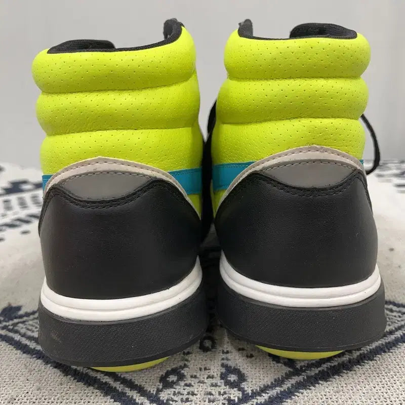 [SOLD OUT] 리복 이지톤 러너 미드 운동화 240 X00343