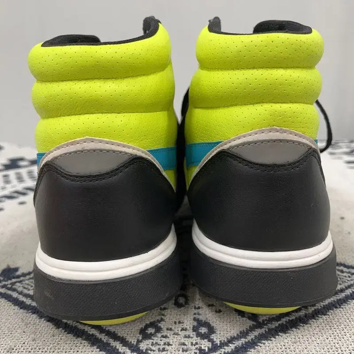 [SOLD OUT] 리복 이지톤 러너 미드 운동화 240 X00343