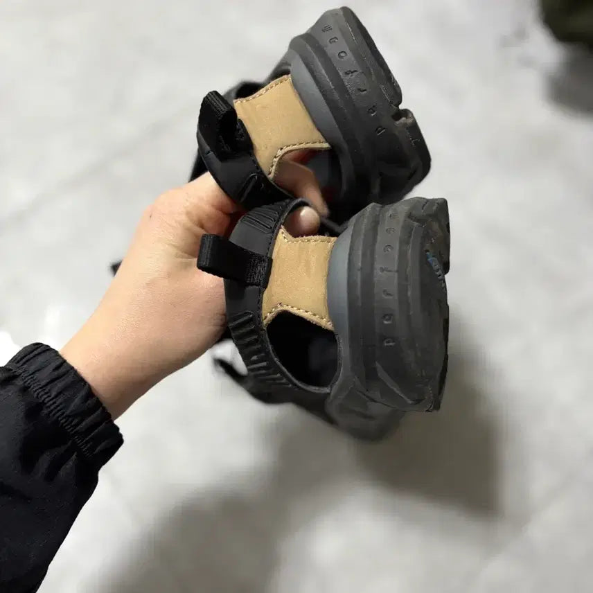 [SOLD OUT] 샌들형 아쿠아 트레킹화 베이지 블랙270
