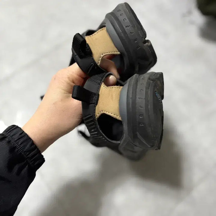 [SOLD OUT] 샌들형 아쿠아 트레킹화 베이지 블랙270