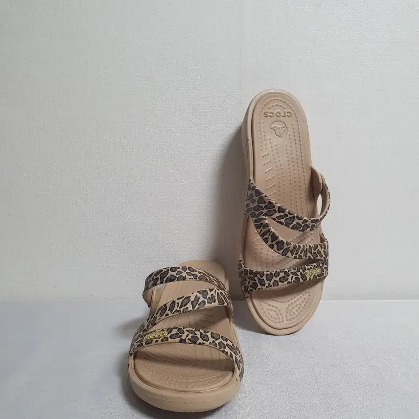 [BUNJANG] Crocs Patricia II Leopard Wedge Slide Sandals / 240mm 크록스 패트리샤2 레오파드 웨지 슬리퍼 샌들 W7