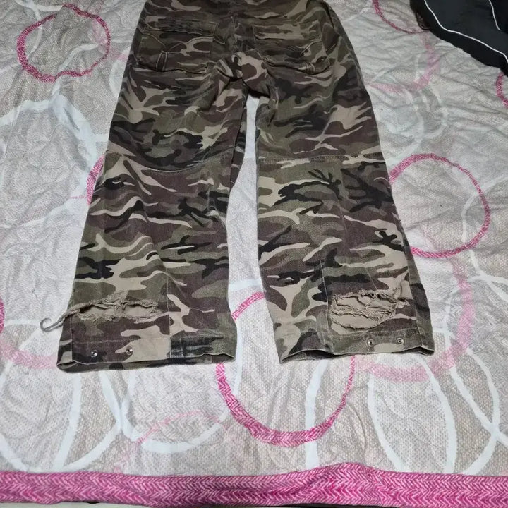 [BUNJANG] Etce Destroyed Camo Pants (Size S) / S사이즈 etce 디스트로이드 카모 팬츠