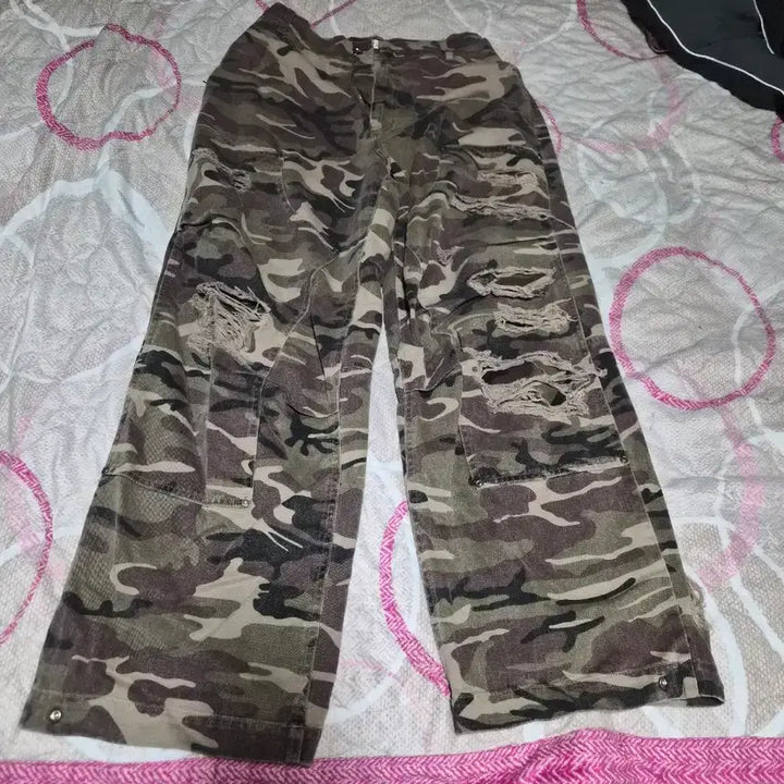 [BUNJANG] Etce Destroyed Camo Pants (Size S) / S사이즈 etce 디스트로이드 카모 팬츠
