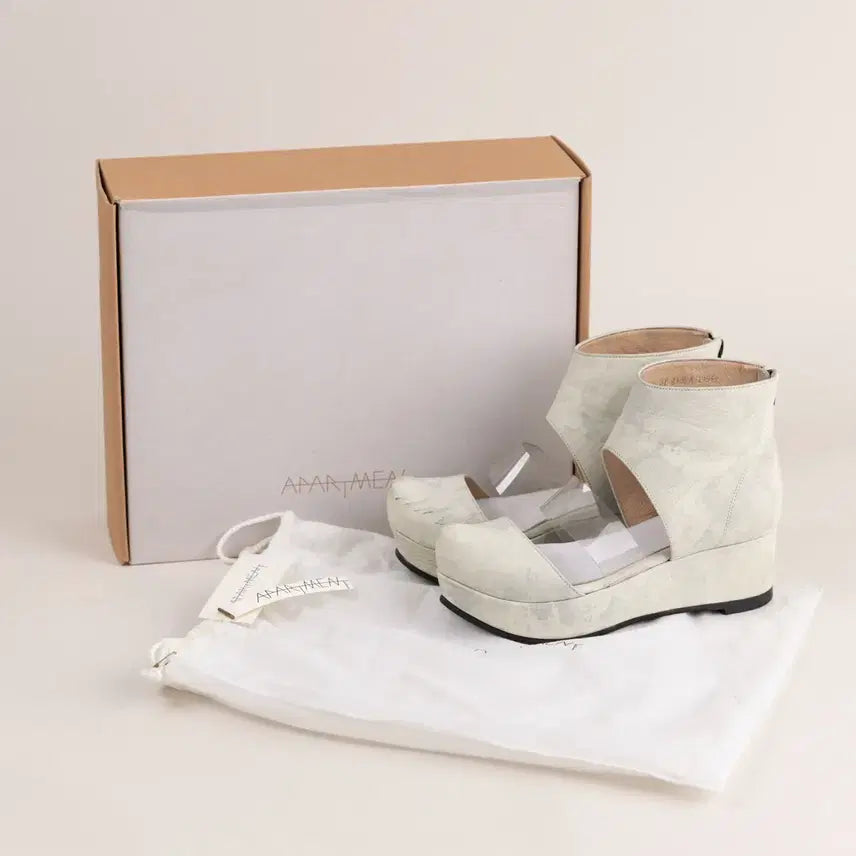 [SOLD OUT] 플랫아파트먼트 한복 신발 모티브 부츠 240