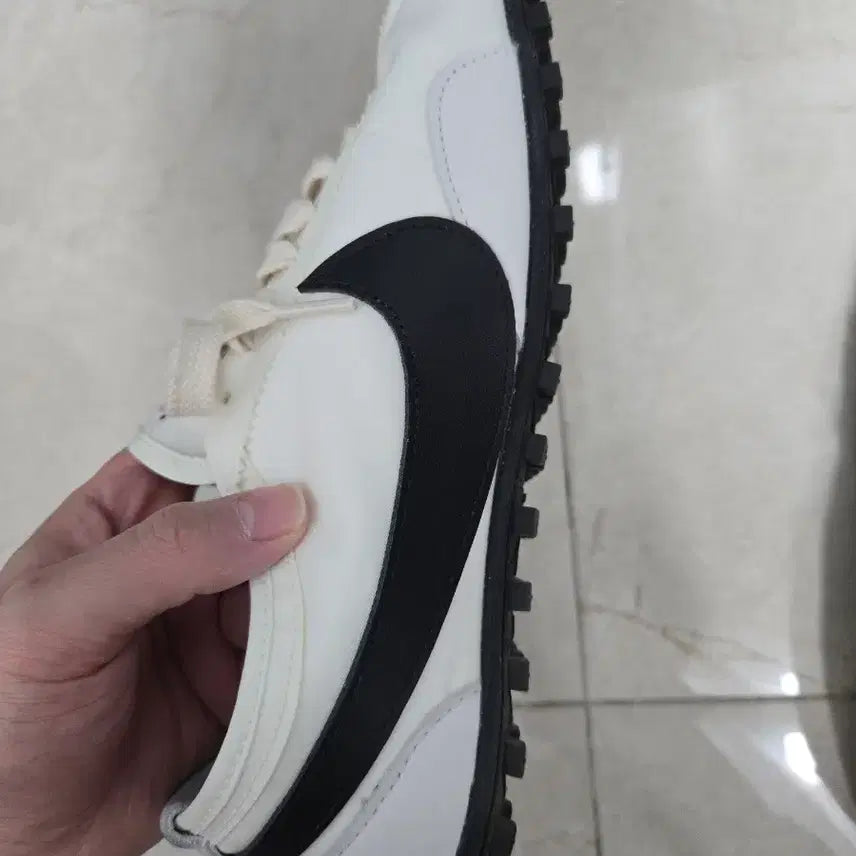[SOLD OUT] 나이키 문슈 275 팝니다