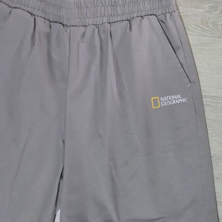 [BUNJANG] National Geographic Beige Shorts (Size 28-30) / 내셔널지오그래픽(신형.사이즈28-30)베이지색 반바지