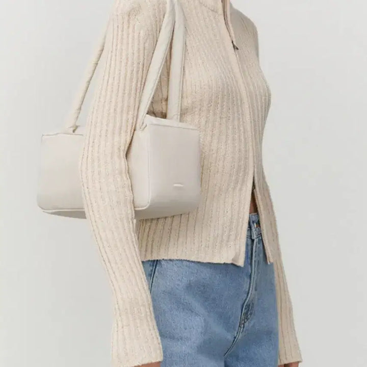 [BUNJANG] Amomento Square Shoulder Bag Light Beige / 아모멘토 스퀘어 숄더백 라이트베이지