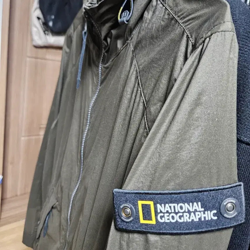 [BUNJANG] National Geographic Patch Khaki Windbreaker Jacket Unisex / 내셔널지오그래픽 패치 카키 바람막이쟈켓 (남녀공용) 1회착용