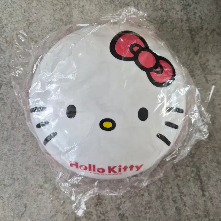 [BUNJANG] Hello Kitty Robot Vacuum Cleaner (New) / 헬로키티 로봇 청소기(새상품)