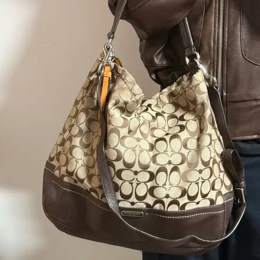 [BUNJANG] Coach Signature Canvas Shoulder Bag Brown / 정품 코치 시그니처 캔버스 숄더백 브라운