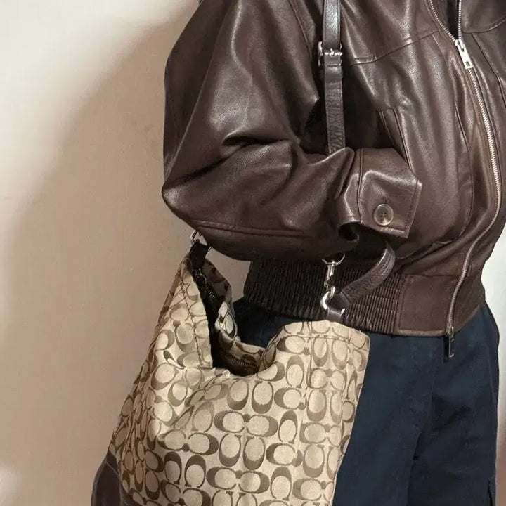 [BUNJANG] Coach Signature Canvas Shoulder Bag Brown / 정품 코치 시그니처 캔버스 숄더백 브라운
