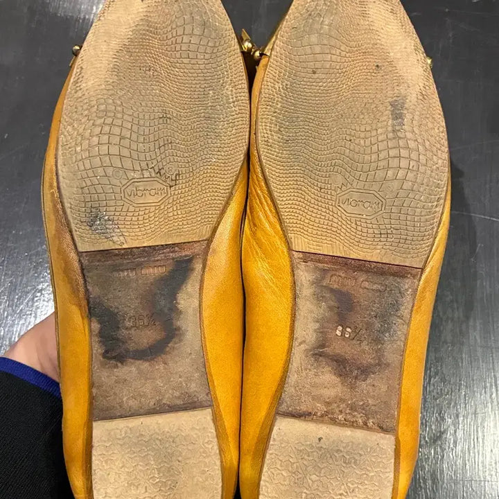 [BUNJANG] Miu Miu Cubic Flat Shoes / 36.5/235) 미우미우 큐빅 플랫슈즈