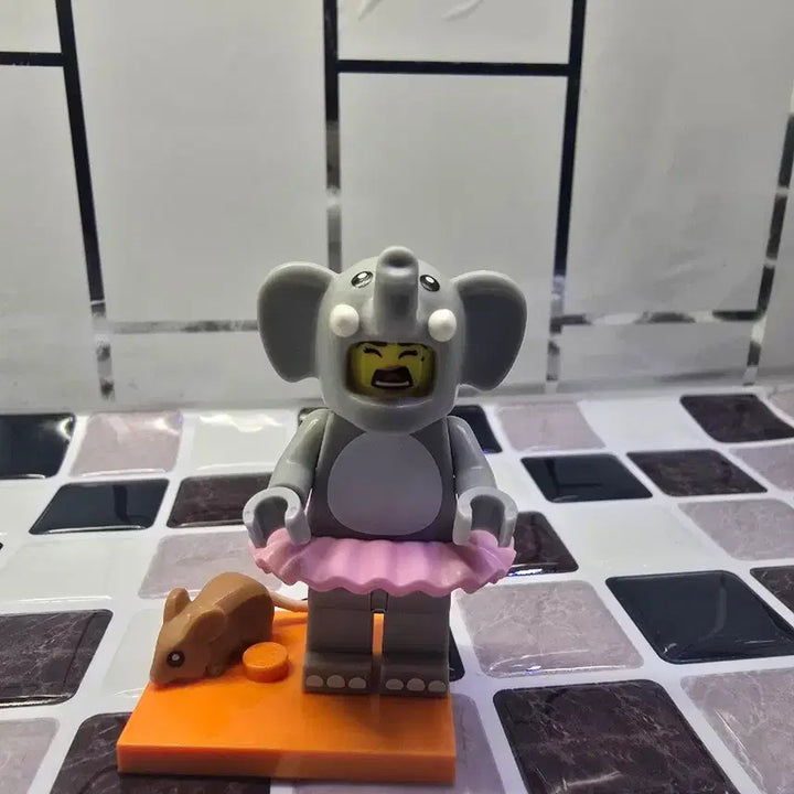 [BUNJANG] LEGO Elephant Ballerina Minifigure / 레고 코끼리알바 발레리나 미니피겨