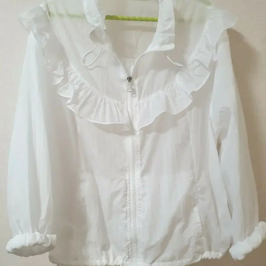 [BUNJANG] White Frill Windbreaker Jumper / 화이트프릴바람막이점퍼