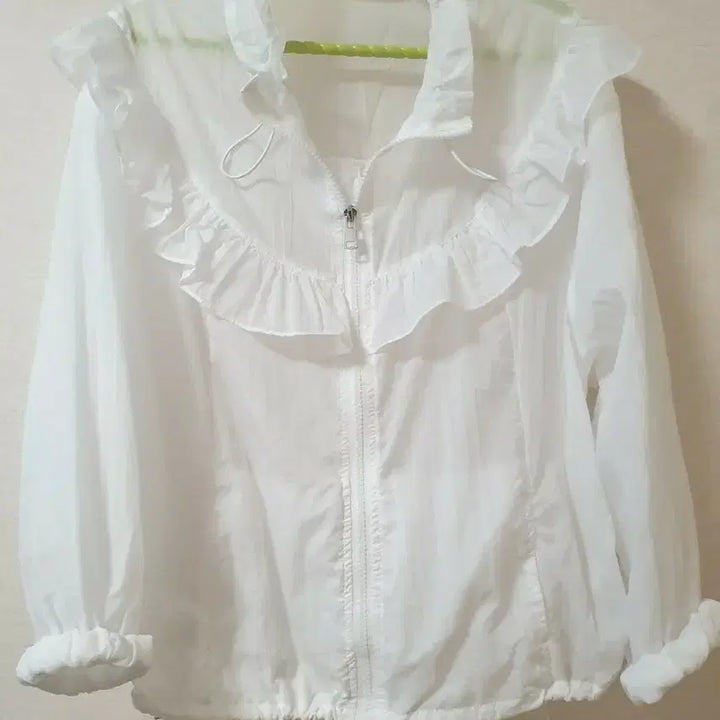 [BUNJANG] White Frill Windbreaker Jumper / 화이트프릴바람막이점퍼