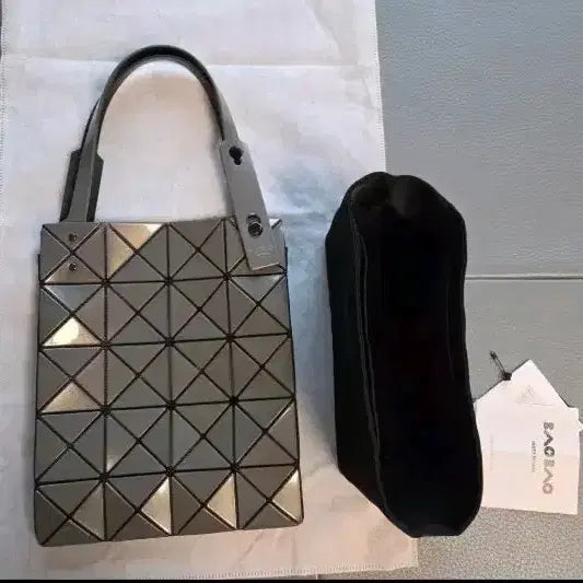 [BUNJANG] Bao Bao Carat Medium/Large Handbag / 정품 바오바오 캐럿 미디엄(라지) / 국내 백화점 정품/최종가격인하