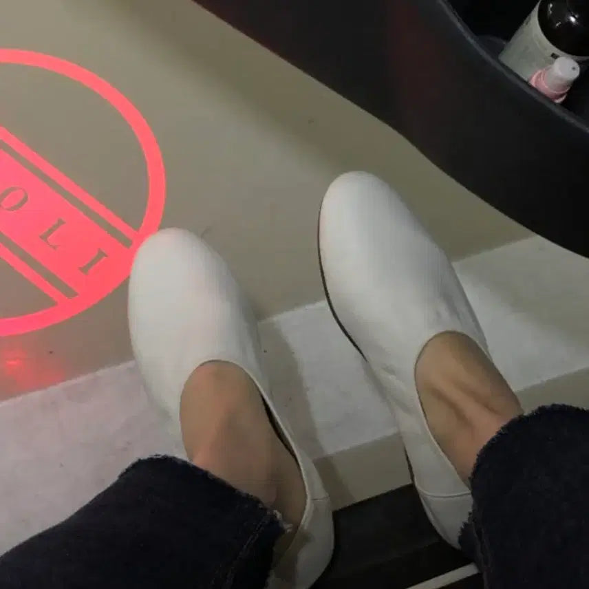 [BUNJANG] YURT Lambskin Balletcore Flat Shoes Warm White / 유르트 양가죽 플랫