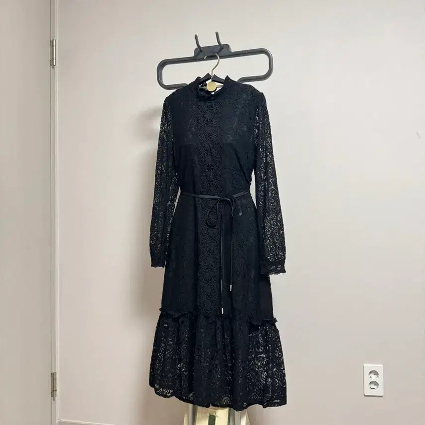 [BUNJANG] It MICHAA Black Lace Punching Dress / 잇미샤 원피스