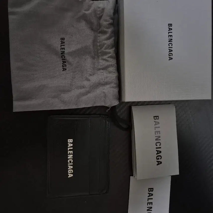 [SOLD OUT] 발렌시아가 카드지갑 판매합니다