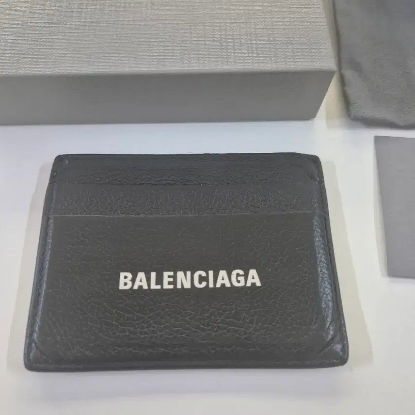 [SOLD OUT] 발렌시아가 카드지갑 판매합니다