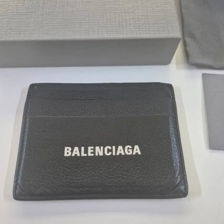 [SOLD OUT] 발렌시아가 카드지갑 판매합니다