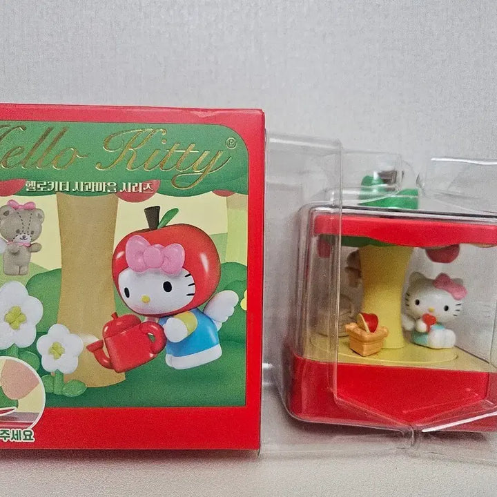 [BUNJANG] Hello Kitty Apple Village Series Figure / 헬로키티 사과마을 시리즈 피규어