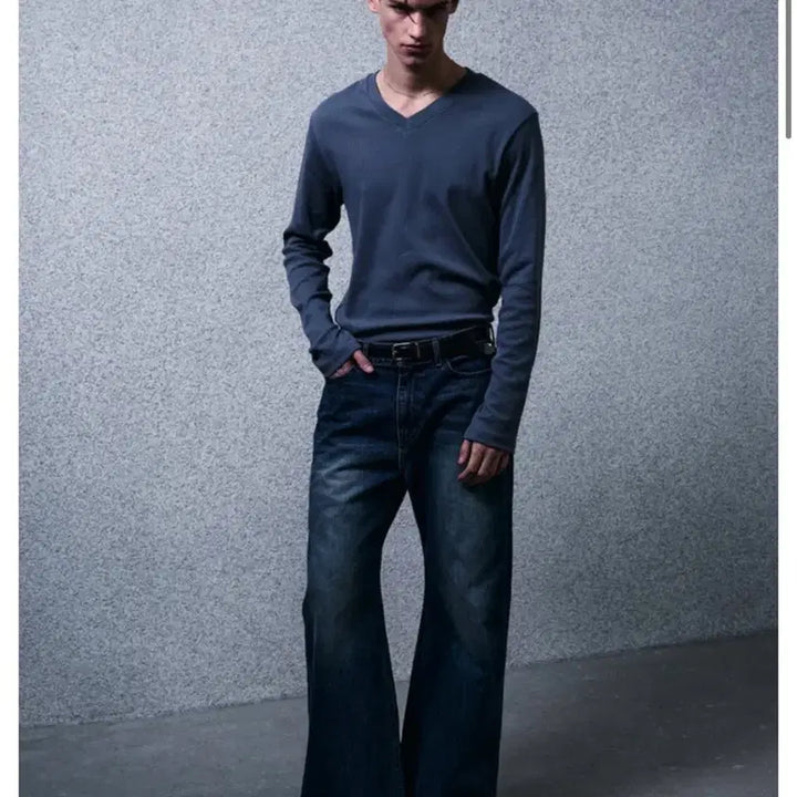 [BUNJANG] Hellet Ribbed Slim V-Neck Long Sleeve L / 헬렛 / 리브드 슬림 크롭 브이넥 롱슬리브 / L