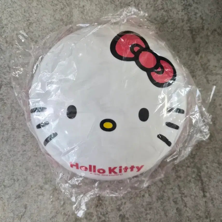 [BUNJANG] Hello Kitty Robot Vacuum Cleaner (New) / 헬로키티 로봇 청소기(새상품)