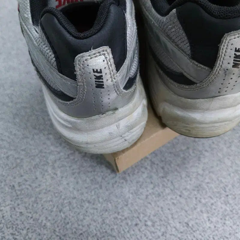 [BUNJANG] Nike Sneakers / 265 나이키 운동화 | A