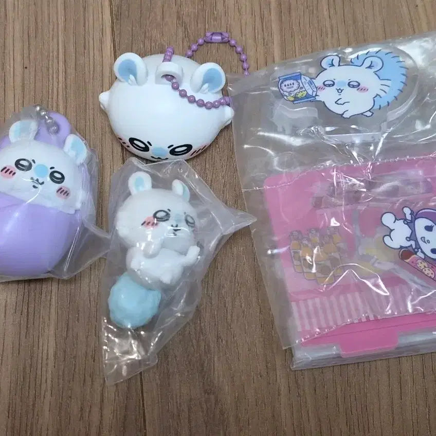 [BUNJANG] Chiikawa Momonga Lip Ring &amp; Podegi Ring Bundle Set / 치이카와 먼작귀 가챠 모몽가 립키링, 포대기 키링, 산리오 일괄 양도