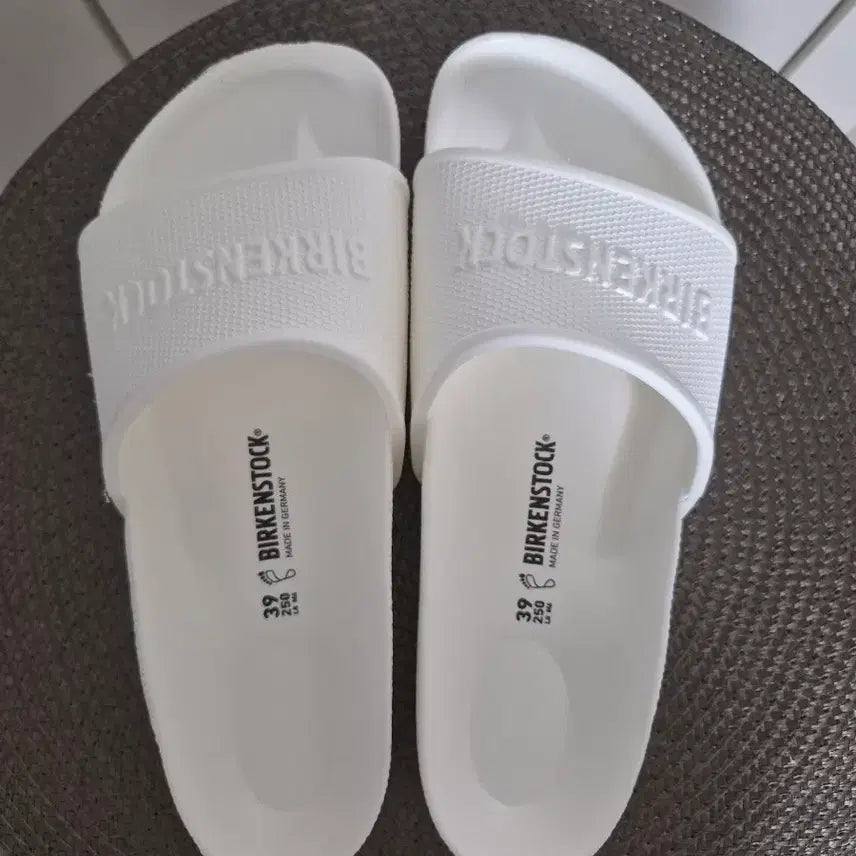 [BUNJANG] Birkenstock White Slippers / 버켄스탁 슬리퍼