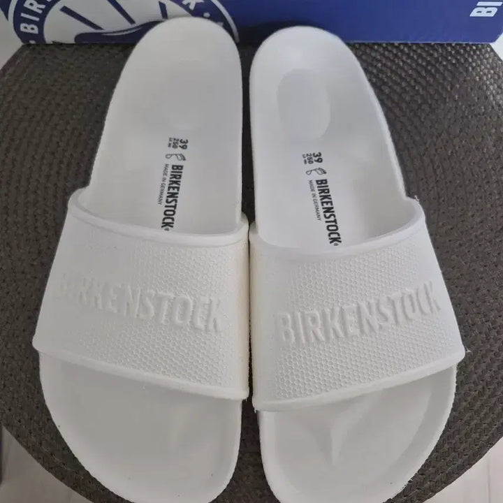 [BUNJANG] Birkenstock White Slippers / 버켄스탁 슬리퍼