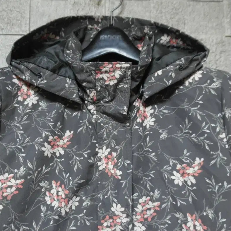 [BUNJANG] Treksta Floral Pattern Hooded Coat / 트렉스타의 매력적인 꽃무늬 후드 코트