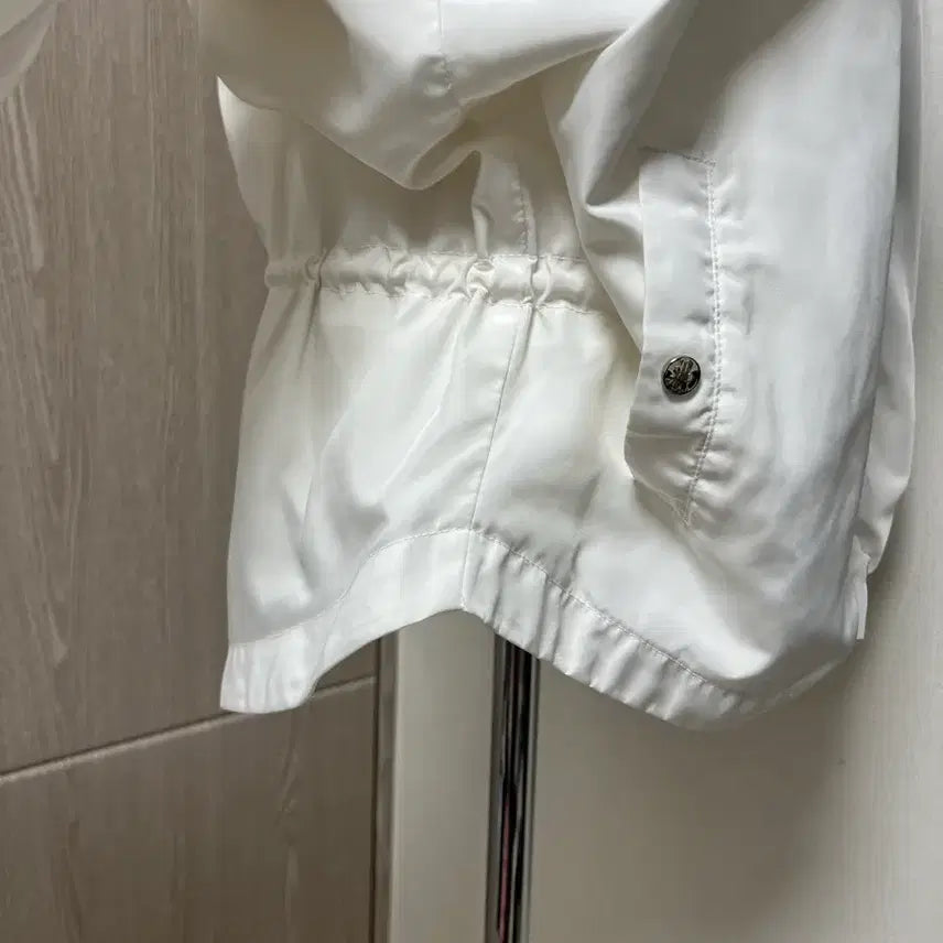 [SOLD OUT] 몽클레어 화이트 바람막이