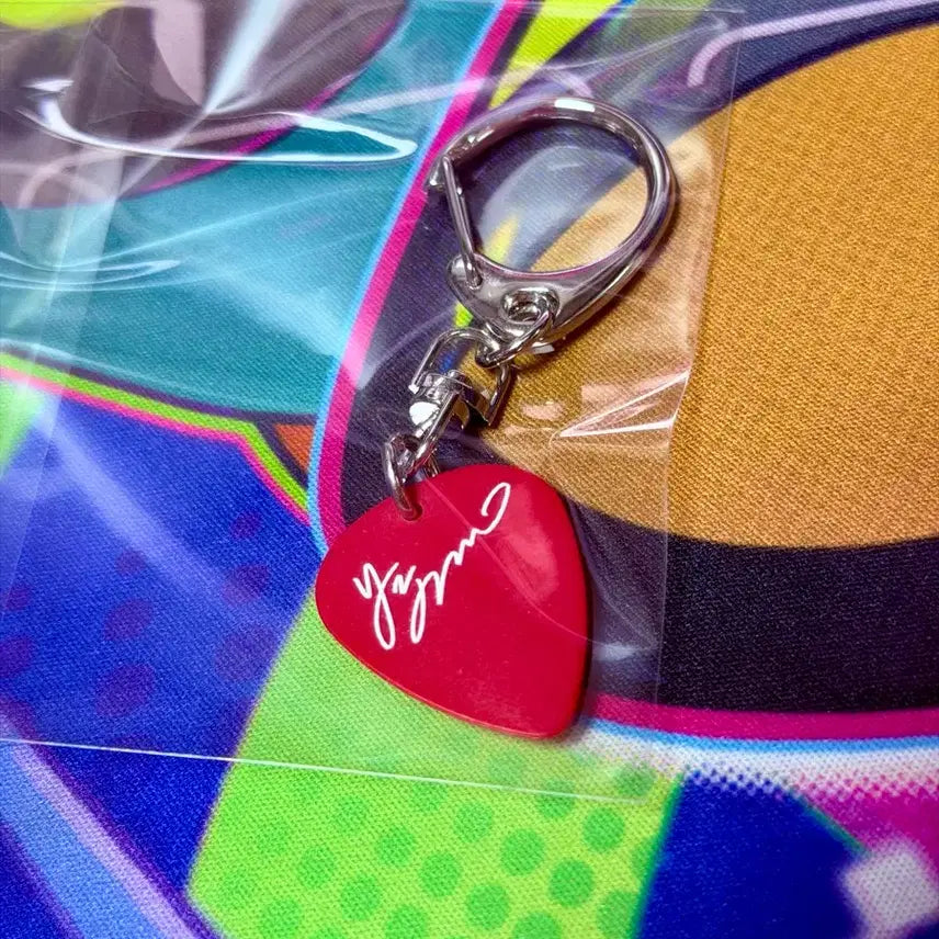 [BUNJANG] Yeonjung Autographed Guitar Pick Keychain / 연정 친필싸인 기타 피크 키링