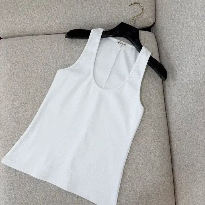 [SOLD OUT] 교신안함)화이트 유넥 나시