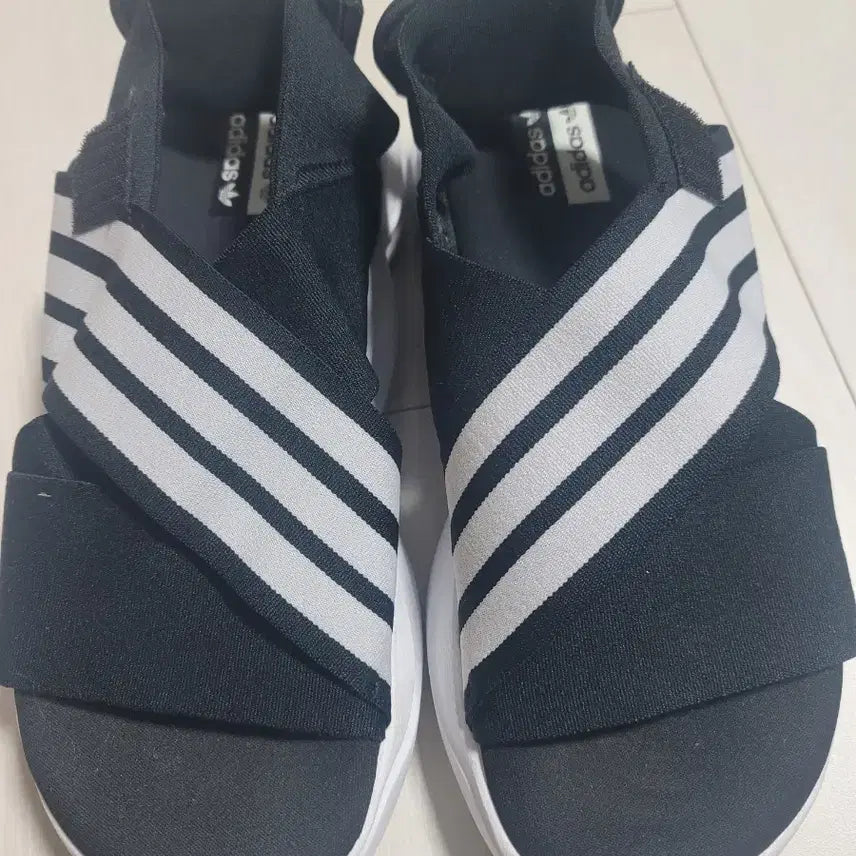 [BUNJANG] Adidas Striped Slides Sandals / 아디다스 삼선 스트라이프 슬리퍼 샌들240~245