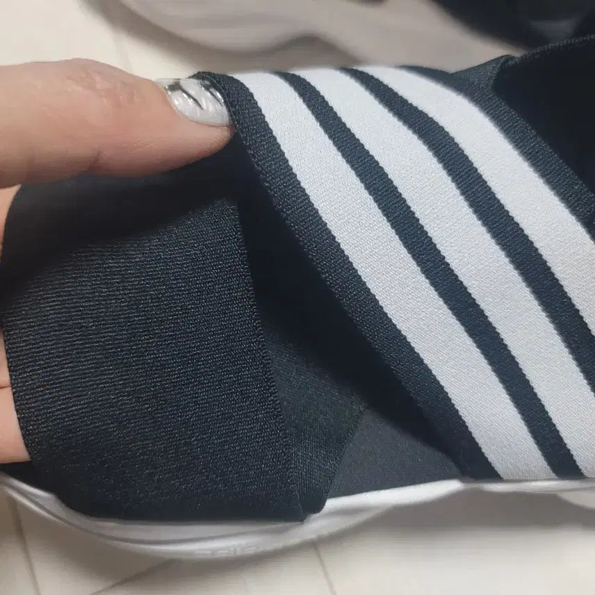 [BUNJANG] Adidas Striped Slides Sandals / 아디다스 삼선 스트라이프 슬리퍼 샌들240~245