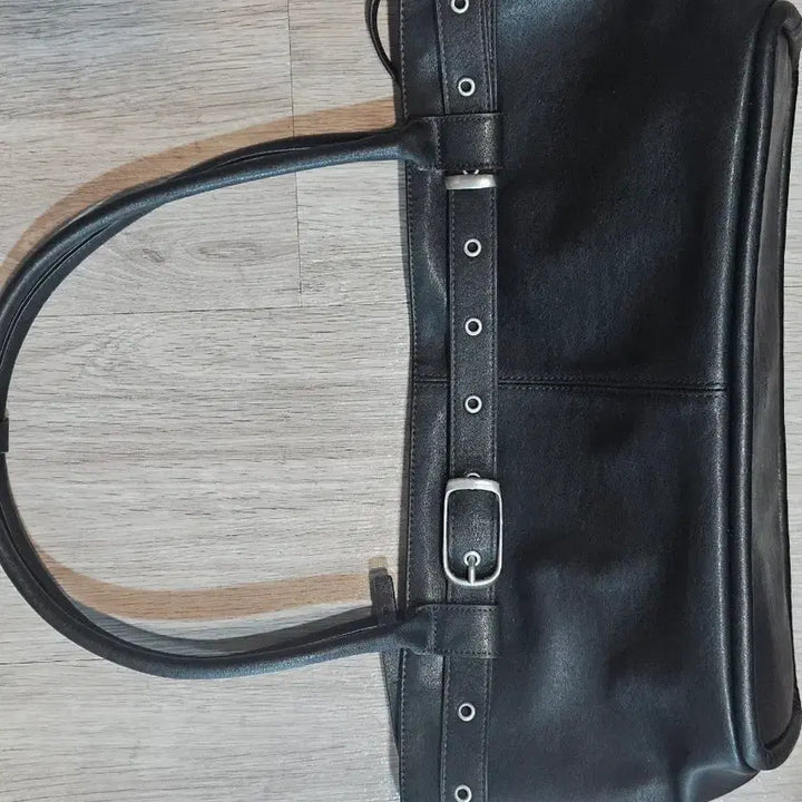 [BUNJANG] Yeomim Belted Boat Bag - Black / 여밈 벨티드 보트 백 블랙