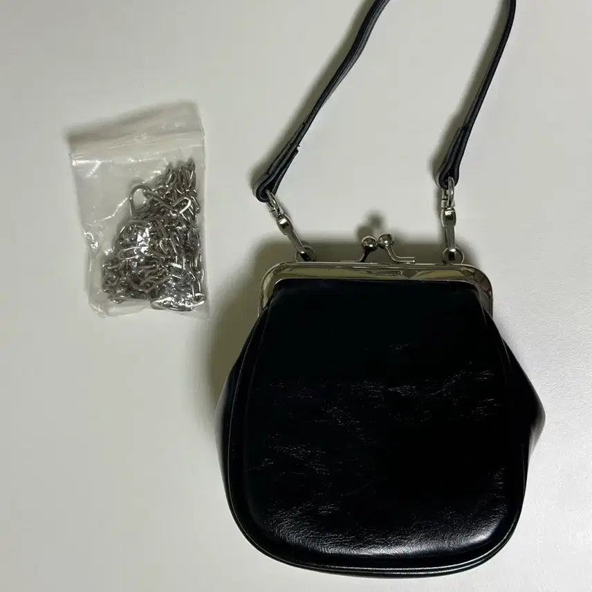[BUNJANG] Black Leather Snap Mini Bag / 블랙 가죽 똑딱이 미니 가방 + 체인 스트랩