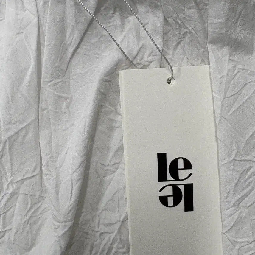 [SOLD OUT] 크리즈 플레어 탑(화이트)