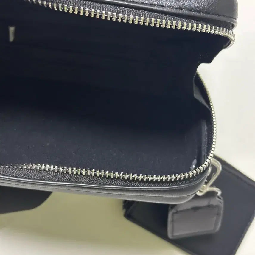 [BUNJANG] Black Mini Crossbody Bag &amp; Card Wallet Set / 블랙 미니 크로스백 &amp; 카드지갑 세트