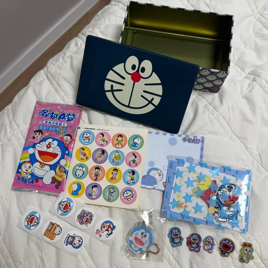 [BUNJANG] Doraemon Set Tin Case Goods Bundle / 도라에몽 세트 틴케이스 굿즈 와펜 스티커 카드