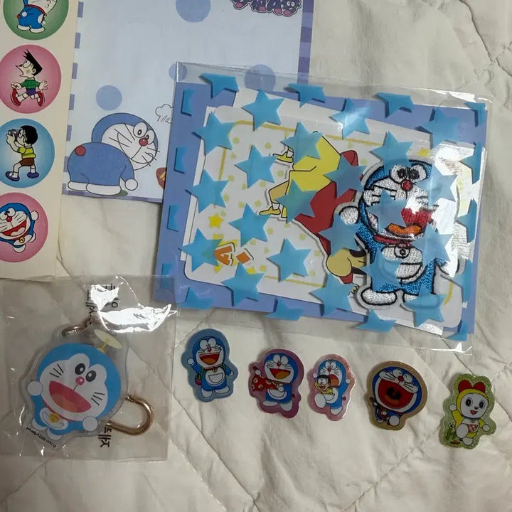 [BUNJANG] Doraemon Set Tin Case Goods Bundle / 도라에몽 세트 틴케이스 굿즈 와펜 스티커 카드