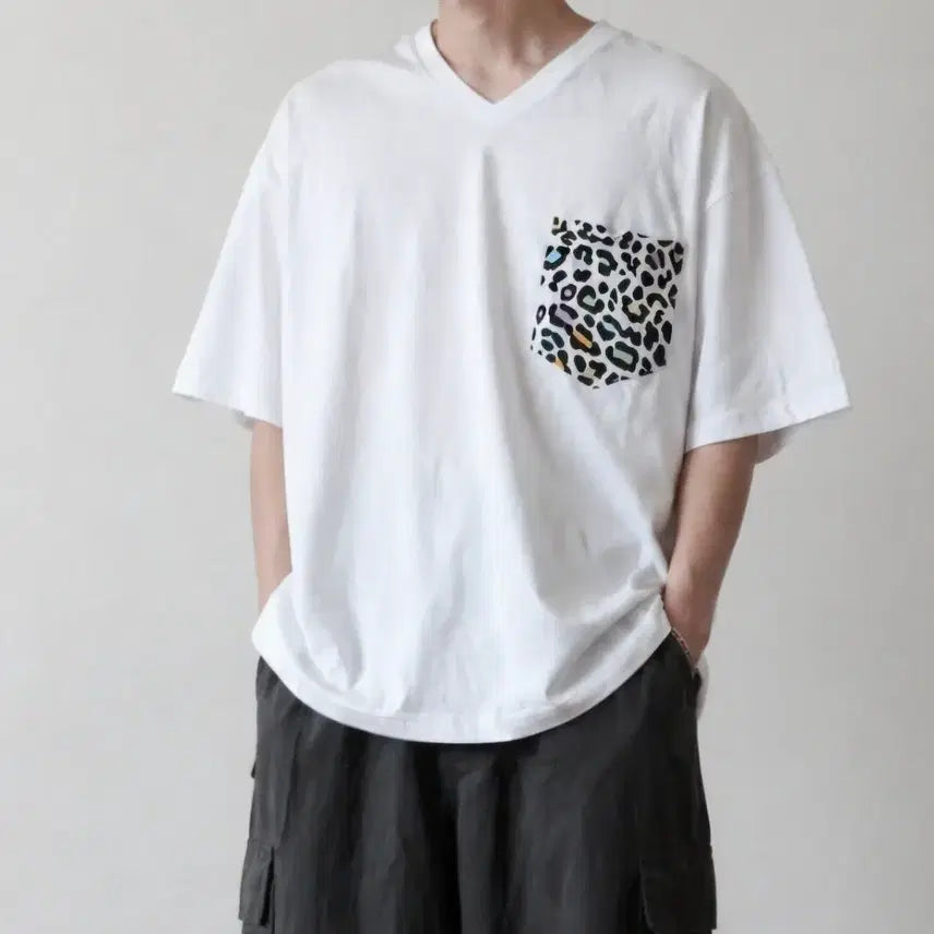 [BUNJANG] Unbranded Leopard Pocket Oversized T-Shirt / 새상품 흰색 레오파드 포켓 오버핏티