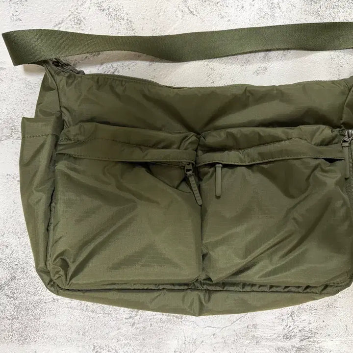 [SOLD OUT] 유니클로 멀티포켓 숄더백