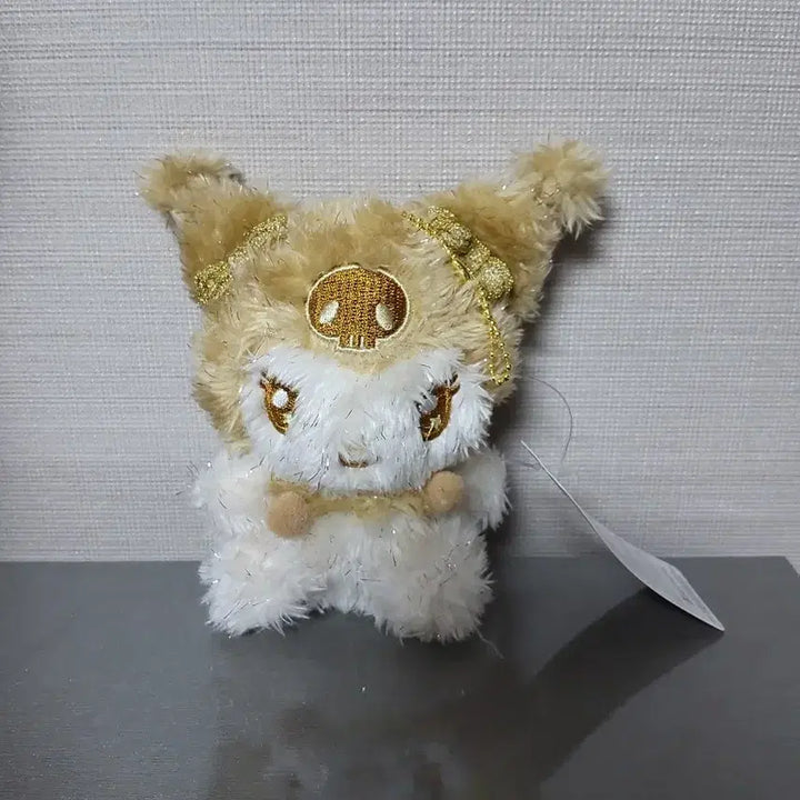 [BUNJANG] Sanrio Kuromi Fluffy Gold Edition Keychain / (5월까지 할인)산리오 쿠로미 복슬복슬 골드 에디션 키링