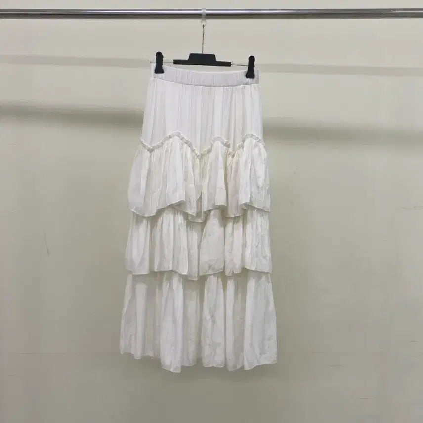 [BUNJANG] No Brand Layered Ruffle Skirt / [노브랜드] 화이트 레이어드 캉캉 밴딩 치마 (허리:24-25)